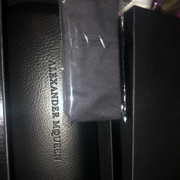 Alexander McQueen Woman’s Glasses - Picture 2 of 4